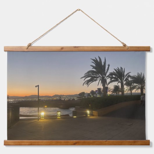 Aqaba-Fotografie Wood Topped Wall Tapestry Wandteppich Mit Holzrahmen (Vorne)