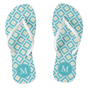 Aqua and Yellow Diamonds Ikat Muster Personalisier Badesandalen