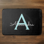 Aqua Aquamarin Blue Script Girly Monogram Name Badematte<br><div class="desc">Black und Aqua Blue Teal einfache Skriptmonogramm Name Bath Mats. Das macht den perfekten Abschluss,  Geburtstag,  Hochzeit,  Brautdusche,  Jubiläumsdusche,  Babydusche oder Bachelorette-Party-Geschenk für jemanden,  der Glamour-Luxus und schicke Stile liebt.</div>