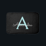 Aqua Aquamarin Blue Script Girly Monogram Name Badematte<br><div class="desc">Black und Aqua Aquamarin Blue Simple Script Monogram Name Bath Mats. Dies macht den perfekten Abschluss,  Geburtstag,  Hochzeit,  Brautparty,  Jubiläum,  Babydusche oder Junggeselinnen-Abschied Geschenk für jemanden,  die Lieben glamourösen Luxus und schicke Stile.</div>