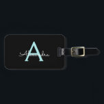 Aqua Aquamarin Blue Script Girly Monogram Name Gepäckanhänger<br><div class="desc">Schwarz und Aqua Blue Aquamarin Monogram Fügen Sie Ihre eigene Name Script Gepäcktasche Tag Die Tasche Tag macht den perfekten süßen 16 Geburtstag,  Hochzeit,  Brautparty,  Babydusche oder Junggeselinnen-Abschied Geschenk für jemanden,  der ihr Zimmer im Stil dekoriert.</div>