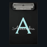 Aqua Aquamarin Blue Script Girly Monogram Name Mini Klemmbrett<br><div class="desc">Black and Aqua Aquamarin Blue Name Planning Zwischenablage. Das macht den perfekten 16 Geburtstag,  Hochzeit,  Brautparty,  Jubiläum,  Babydusche oder Junggeselinnen-Abschied Geschenk für jemanden,  der Lieben glamourösen Luxus und schicke Stile.</div>