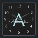Aqua Aquamarin Blue Script Girly Monogram Name Quadratische Wanduhr<br><div class="desc">Aqua Blue Aquamarin und Schwarz Script Monogram Name Clock. Das macht den perfekten 16 Geburtstag,  Hochzeit,  Brautparty,  Jubiläum,  Babydusche oder Junggeselinnen-Abschied Geschenk für jemanden,  der Lieben glamourösen Luxus und schicke Stile.</div>