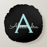 Aqua Aquamarin Blue Script Girly Monogram Name Rundes Kissen<br><div class="desc">Black und Aqua Aquamarin Blue Simple Script Monogram Name Pouf Kissen. Das Kissen macht den perfekten 16 Geburtstag,  Hochzeit,  Brautparty,  Babydusche oder Junggeselinnen-Abschied Geschenk für jemanden,  der sein Zimmer in Rose Gold dekoriert.</div>