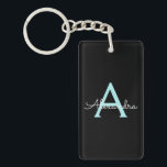 Aqua Aquamarin Blue Script Girly Monogram Name Schlüsselanhänger<br><div class="desc">Black und Aqua Aquamarin Blue Simple Script Monogram Name Schlüsselanhänger. Das macht den perfekten 16 Geburtstag,  Hochzeit,  Brautparty,  Jubiläum,  Babydusche oder Junggeselinnen-Abschied Geschenk für jemanden,  der Lieben glamourösen Luxus und schicke Stile.</div>