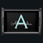 Aqua Aquamarin Blue Script Girly Monogram Name Serviertablett<br><div class="desc">Black und Aqua Aquamarin Blue Simple Script Monogram Name Place Serviertablett. Dies macht den perfekten Abschluss,  Geburtstag,  Hochzeit,  Brautparty,  Jubiläum,  Babydusche oder Junggeselinnen-Abschied Geschenk für jemanden,  die Lieben glamourösen Luxus und schicke Stile.</div>