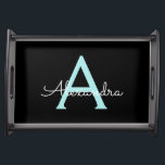 Aqua Aquamarin Blue Script Girly Monogram Name Serviertablett<br><div class="desc">Black und Aqua Aquamarin Blue Simple Script Monogram Name Place Serviertablett. Dies macht den perfekten Abschluss,  Geburtstag,  Hochzeit,  Brautparty,  Jubiläum,  Babydusche oder Junggeselinnen-Abschied Geschenk für jemanden,  die Lieben glamourösen Luxus und schicke Stile.</div>