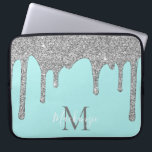 Aqua Aquamarin Türkis Sparkle Silver Glitzer Tropf Laptopschutzhülle<br><div class="desc">Girly Aqua Aquamarin türkise Sparkle Silver Glitzer Tropfen Monogram Laptop Ärmel mit unseren trendigen Imitate silber Glitzer Tropfen auf einem aqua aquamarinen (türkisfarben) Hintergrund. Designed by Cedar and String. Um weiter zu personalisieren, klicken Sie bitte auf den Link "Weiter anpassen" und verwenden Sie das Design-Tool, um das Design zu ändern....</div>