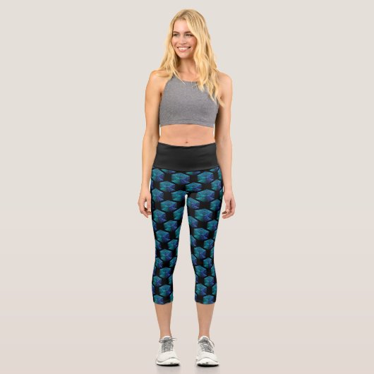 Aqua-blaue Glitzern rautengeometrisch schwarz Capri Leggings (Vorderseite)