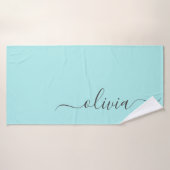 Aqua Blue Aquamarin Modern Script Monogram Name Badehandtuch (Badehandtuch)