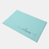 Aqua Blue Aquamarin Modern Script Monogram Name Fußmatte (Schrägansicht)