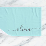 Aqua Blue Aquamarin Modern Script Monogram Name Handtuch<br><div class="desc">Aqua Blue Aquamarin Simple Script Monogram Name Badetücher. Das macht den perfekten 16 Geburtstag,  Hochzeit,  Brautparty,  Jubiläum,  Babydusche oder Junggeselinnen-Abschied Geschenk für jemanden,  der Lieben glamourösen Luxus und schicke Stile.</div>