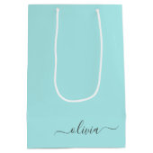 Aqua Blue Aquamarin Modern Script Monogram Name Mittlere Geschenktüte (Rückseite)