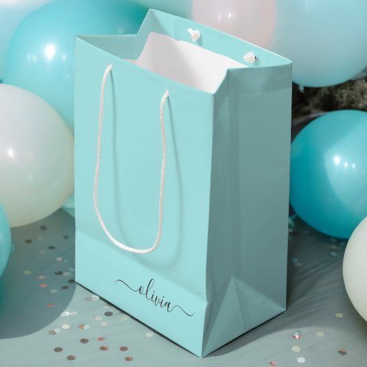 Aqua Blue Aquamarin Modern Script Monogram Name Mittlere Geschenktüte