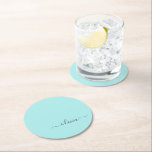 Aqua Blue Aquamarin Modern Script Monogram Name Runder Pappuntersetzer<br><div class="desc">Aqua Blue Aquamarin Simple Script Monogram Name Paper Untersetzer. Dies macht den perfekten Abschluss,  Geburtstag,  Hochzeit,  Brautparty,  Jubiläum,  Babydusche oder Junggeselinnen-Abschied Geschenk für jemanden,  die Lieben glamourösen Luxus und schicke Stile.</div>