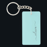 Aqua Blue Aquamarin Modern Script Monogram Name Schlüsselanhänger<br><div class="desc">Aqua Blue Aquamarin Simple Script Monogram Name Schlüsselanhänger. Das macht den perfekten 16 Geburtstag,  Hochzeit,  Brautparty,  Jubiläum,  Babydusche oder Junggeselinnen-Abschied Geschenk für jemanden,  der Lieben glamourösen Luxus und schicke Stile.</div>