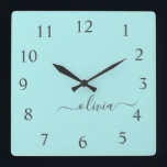 Aqua Blue Aquamarin Script Monogram Girenname Quadratische Wanduhr<br><div class="desc">Aqua Blue Aquamarin Script Monogram Name Clock. Das macht den perfekten 16 Geburtstag,  Hochzeit,  Brautparty,  Jubiläum,  Babydusche oder Junggeselinnen-Abschied Geschenk für jemanden,  der Lieben glamourösen Luxus und schicke Stile.</div>