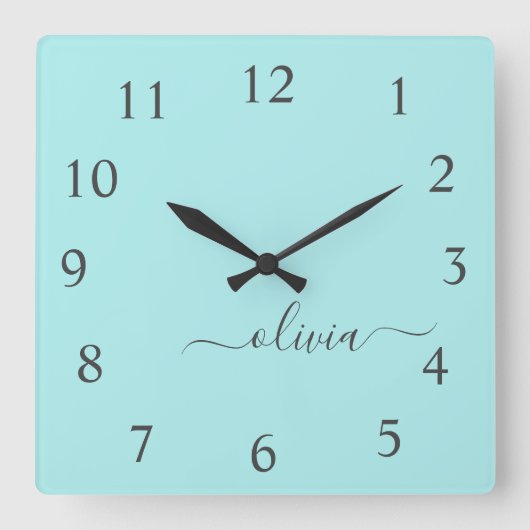 Aqua Blue Aquamarin Script Monogram Girenname Quadratische Wanduhr (Vorderseite)