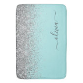 Aqua Blue Aquamarin Silver Glitzer Monogram Badematte (Vorderseite Vertikal)