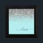Aqua Blue - Aquamarin Silver Glitzer Monogram Erinnerungskiste<br><div class="desc">Aqua Blue - Aquamarine und Silver Sparkle Glitzer Script Monogram Name Juwelry Keepake Box. Dies macht den perfekten Abschluss,  Geburtstag,  Hochzeit,  Brautparty,  Jubiläum,  Babydusche oder Junggeselinnen-Abschied Geschenk für jemanden,  die Lieben glamourösen Luxus und schicke Stile.</div>