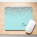 Aqua Blue Aquamarin Silver Glitzer Monogram Mousepad<br><div class="desc">Aqua Blue Aquamarin Silver Sparkle Glitzer Monogram Name and Initial Mousepad (Mauspad). Das macht den perfekten 16 Geburtstag,  Hochzeit,  Brautparty,  Jubiläum,  Babydusche oder Junggeselinnen-Abschied Geschenk für jemanden,  der Lieben glamourösen Luxus und schicke Stile.</div>