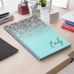 Aqua Blue Aquamarin Silver Glitzer Monogram Notizblock<br><div class="desc">Aqua Blue Aquamarin Silver Glitzer Monogram Name Spiral Notebook Planner. Das macht den perfekten 16 Geburtstag,  Hochzeit,  Brautparty,  Jubiläum,  Babydusche oder Junggeselinnen-Abschied Geschenk für jemanden,  der Lieben glamourösen Luxus und schicke Stile.</div>