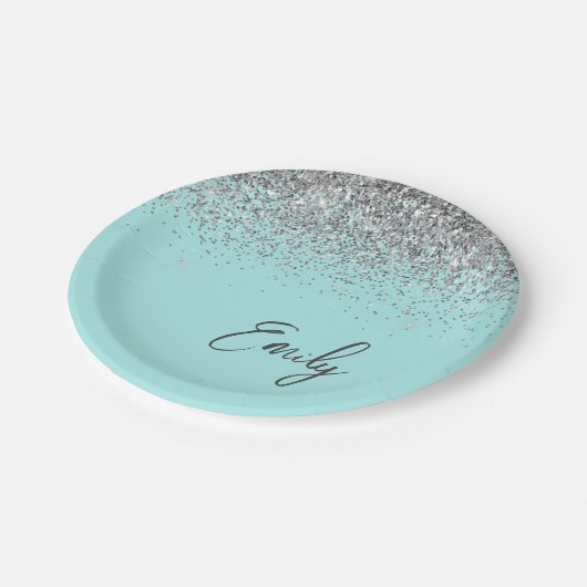 Aqua Blue Aquamarin Silver Glitzer Monogram Pappteller (Schrägansicht)