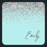 Aqua Blue Aquamarin Silver Glitzer Monogram Quadratischer Aufkleber<br><div class="desc">Aqua Blue Aquamarin Silver Glitzer Monogram Name Paper Party Aufkleber Adressenmarken. Das macht den perfekten 16 Geburtstag,  Hochzeit,  Brautparty,  Jubiläum,  Babydusche oder Junggeselinnen-Abschied Geschenk für jemanden,  der Lieben glamourösen Luxus und schicke Stile.</div>