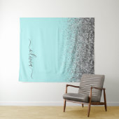 Aqua Blue Aquamarin Silver Glitzer Monogram Wandteppich (Beispiel (Horizontal))