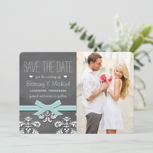 Aqua Blue Chalkboard Lace & Bow Save the Date Card (Stehend Vorderseite)