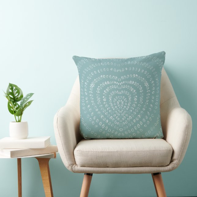 Aqua Blue Concentric White Hearts Boho Kissen (Stuhl )