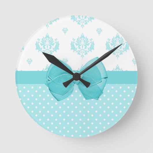 Aqua Blue Damask mit türkisfarbenem Ribbon Runde Wanduhr (Vorderseite)