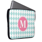 Aqua Blue Diamonds Muster Pink Monogram Laptopschutzhülle (Vorne Rechts)