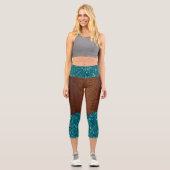 Aqua Blue Glitzern Glitzer rustikales braunes Holz Capri Leggings (Vorderseite)