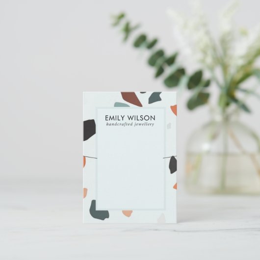 Aqua Blue Rust GreenTerrazzo Band Necklace Display Visitenkarte (Stehend Vorderseite)