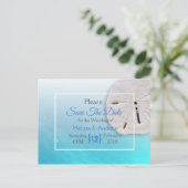 Aqua Blue Sand Dollar Themed Wedding Save the Date Ankündigungspostkarte (Stehend Vorderseite)