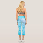 Aqua Blue Sea und White Mandala Yoga Capri Legging (Rückseite)