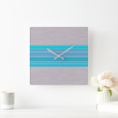 Aqua Blue Striped Pattern on Silver Gray Quadratische Wanduhr (Zuhause)