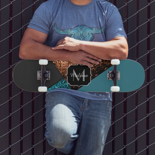 Aqua Blue und Bronze Glitzern Moderne Monogram Skateboard (Außenbereich 3)