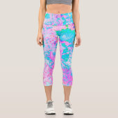 Aqua Blue und Hot Pink Hydrangea Landschaft Capri Leggings (Vorderseite)