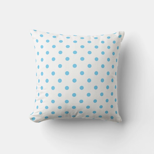 Aqua Blue und White Polka Dot auf einem Kissen (Vorderseite)