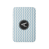 Aqua Blue & white Zickzack zigzag Patter Monogram Badematte (Vorderseite Vertikal)