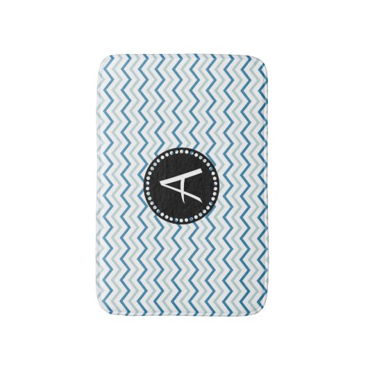 Aqua Blue & white Zickzack zigzag Patter Monogram Badematte (Vorderseite Vertikal)