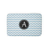 Aqua Blue & white Zickzack zigzag Patter Monogram Badematte (Vorderseite)