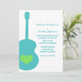 Aqua/Green Guitar Heart Wedding Einladung (Stehend Vorderseite)