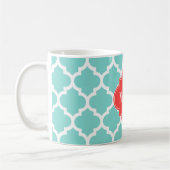 Aqua marokkanisch #5 Coral Red 3 Initial Monogram Kaffeetasse (Links)