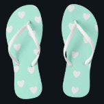 Aqua Mint mit Niedlichem White Hearts Muster Badesandalen<br><div class="desc">NewParkLane - Flip Flops,  mit einem niedlichen Handmuster kleine weiße Herzen gezeichnet,  vor einem trendigen Aqua Minze Hintergrund. Karo diese Auflistung für passende Elemente aus. Auch erhältlich in heißen Rosa & Rosa.</div>