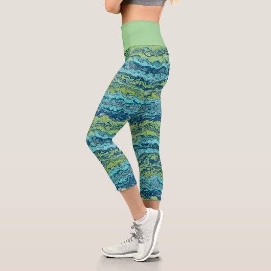 Aqua Türkis Limes Grüne Mineralien Muster Capri Leggings (Links)