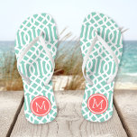 Aqua und Coral Trellis Monogram Badesandalen<br><div class="desc">Maßgeschneiderte,  bedruckte Flop-Sandalen mit einem stilvollen,  modernen Trellis-Muster und einem eigenen Monogramm oder einem anderen Text in einem Kreisrahmen. Klicken Sie auf Anpassen,  um Schriftart und Farben zu ändern oder eigene Bilder hinzuzufügen,  um ein einzigartiges Design zu erstellen!</div>