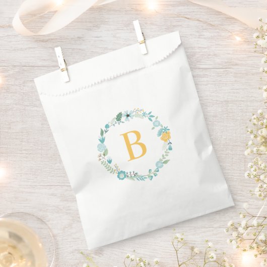 Aqua und Gelbblütenreath Custom Monogram Geschenktütchen (Ausgeschnitten)